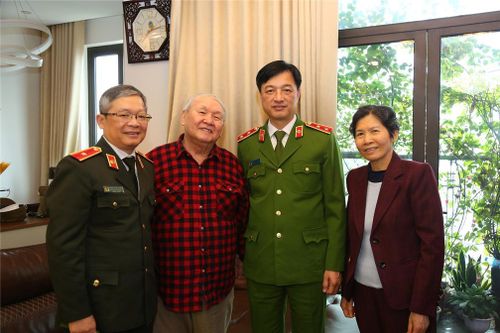 Lãnh đạo Bộ Công an chúc Tết gia đình các đồng chí cố lãnh đạo Bộ