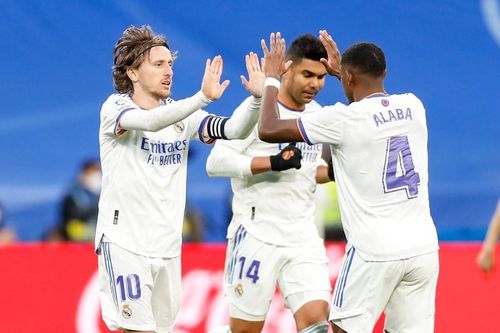 Benzema đá hỏng penalty, Real thoát thua ngoạn mục