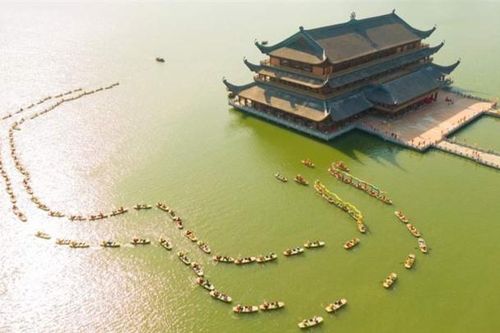 'Vịnh Hạ Long trên cạn' ở Hà Nam: Ngôi chùa lớn nhất thế giới, đẹp như tranh