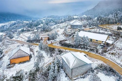 Không phải Sapa, ở Việt Nam còn có một bản làng săn tuyết đẹp như phim Hàn