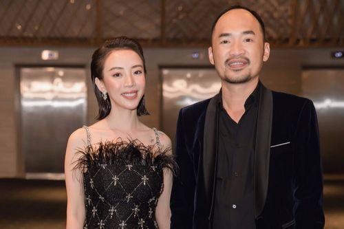 Đầu tư như Thu Trang: Một sự kiện thay hai bộ váy gợi cảm, Tiến Luật nắm chặt tay không buông