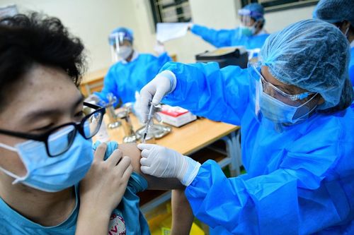 Trẻ cứ ở nhà thì tiêm vaccine COVID-19 làm gì?