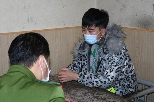 Khởi tố bạn gái 'cầm giúp' 1,3 tỉ đồng của kẻ cướp ngân hàng