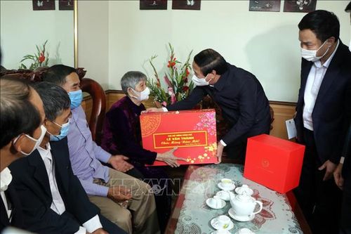 Thăm và tặng quà Tết cho gia đình chính sách, người lao động khó khăn ở Hải Dương