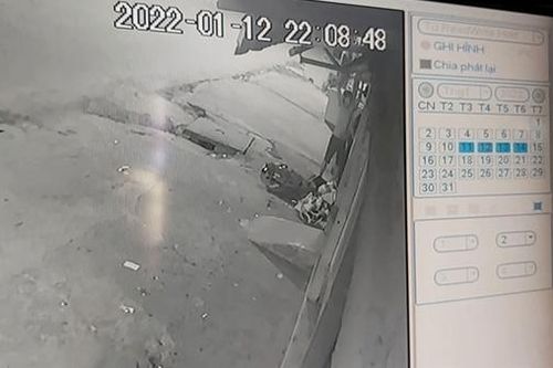 Tiệm may nệm và ép bạt xe tải bị đe dọa đốt