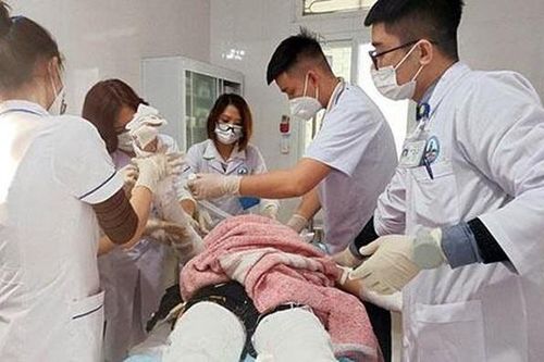Nghi đốt pháo tại nhà, nam sinh bị bỏng nặng