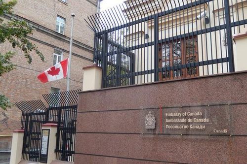 Canada tiếp bước Mỹ, ra lệnh 'rút người' ở Ukraine