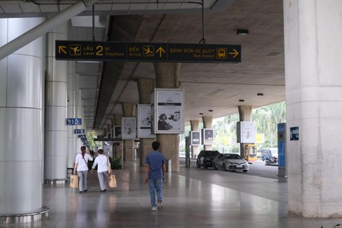 Việt Kiều về quê ăn Tết: Niềm vui sum họp