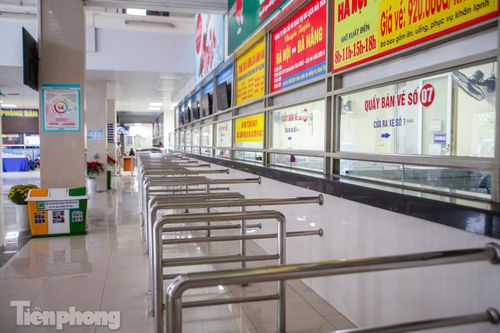 Ngỡ ngàng với hình ảnh vắng lặng ở bến xe Hà Nội ngày cận Tết