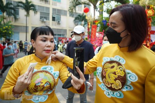 Việt Hương xúc động quay về nơi Phi Nhung ra đi vì COVID-19