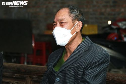 Ông nội thông tin về sức khỏe bé gái 3 tuổi bị găm đinh vào đầu