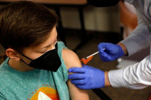 Trẻ em ít có nguy cơ nhiễm COVID-19 nghiêm trọng, vì sao vẫn cần tiêm vaccine?