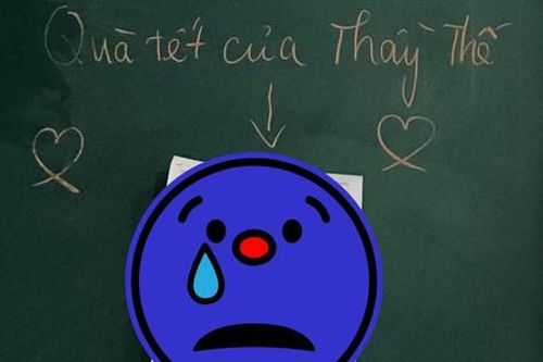 Thầy giáo tặng 'quà Tết' cho cả lớp, nhìn thấy 'nội dung' món quà thì học sinh khóc thét