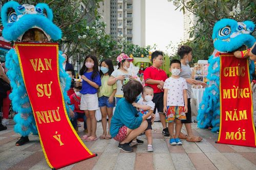 Dân chung cư ở TP.HCM đón Tết xa nhà
