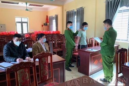 Bắt tạm giam 'ma men' vô cớ chém em dâu
