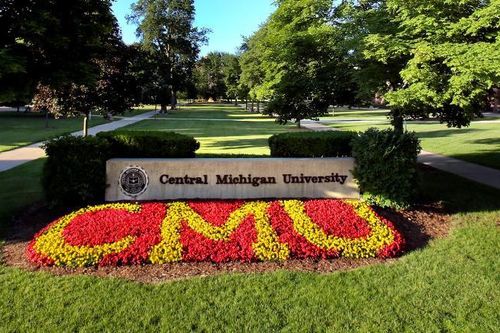 Thông báo nhầm, đại học Mỹ đành trao học bổng cho 58 sinh viên
