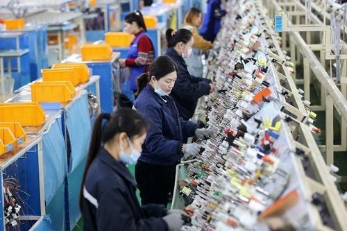 Bất chấp thách thức, kinh tế Trung Quốc vẫn tăng trưởng ấn tượng, thương mại bùng nổ, vì sao?