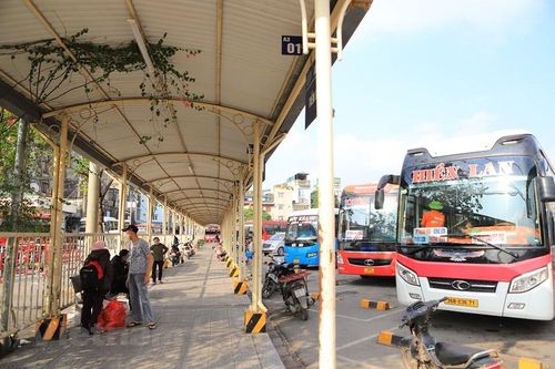 Bến xe vắng lặng dịp Tết, nhiều chuyến trên xe chỉ có mình tài xế