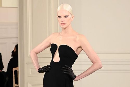 Valentino tạo đột phá khi mang người mẫu size lớn lên sàn catwalk Haute Couture 2022