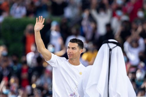 Ronaldo nhận giải thưởng ở Dubai