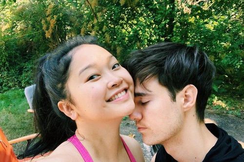 7 năm yêu của Lana Condor và tài tử Mỹ