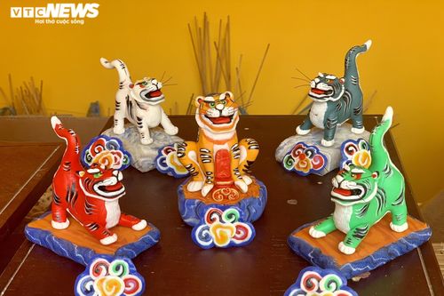 Chiêm ngưỡng hình tượng Ngũ Hổ Thần Quan được làm từ bột gạo đón xuân Nhâm Dần