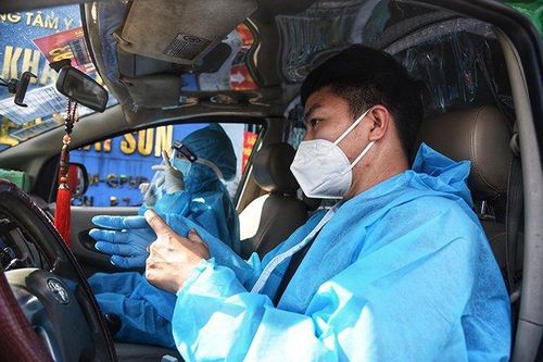 TP.HCM tri ân các tài xế 'chở bệnh nhân mắc Covid-19 đi tìm sự sống'