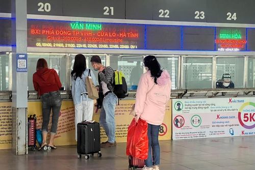 Bến xe Hà Nội 'vắng tanh' chiều 28 Tết