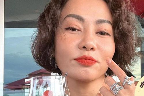 Thu Minh được ví như 'nữ hoàng kim cương' trong bức ảnh tất niên