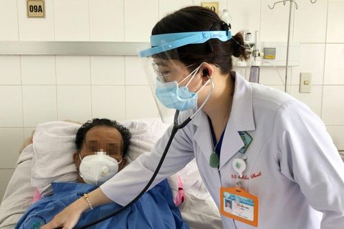 Bệnh nhân Covid-19 về nhà ăn Tết sau 2 tháng nằm viện