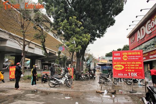 Rửa xe Tết giá 10K, khách xếp hàng chủ làm không ngơi tay