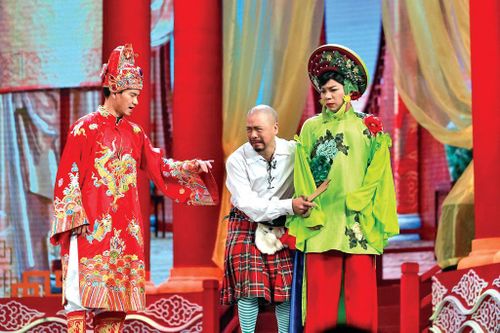 Kể chuyện nhà thiết kế 10 năm làm trang phục Táo quân