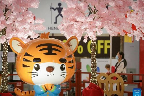 Thế giới rực rỡ sắc đỏ đón Tết Nhâm Dần