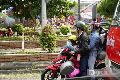 Người dân về quê đón Tết, cửa ngõ Tp.HCM - Đồng Nai ùn tắc