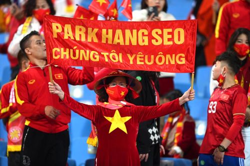 Xuất hành đầu năm, tới xem trận Việt Nam gặp Trung Quốc