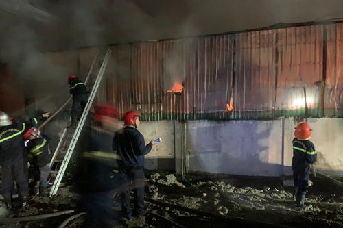 Cháy cửa hàng vật tư điện nước lúc rạng sáng mùng 1 Tết