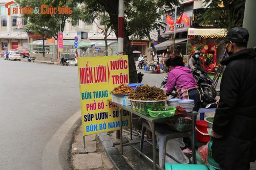 Hà Nội: Hàng quán mở sáng mùng 1 Tết Nhâm Dần, giá tăng nhẹ
