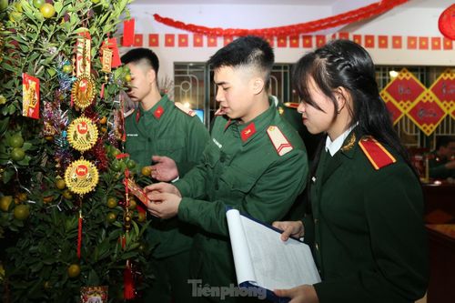 Rộn ràng đêm giao thừa đón năm mới tại các đơn vị Quân đội