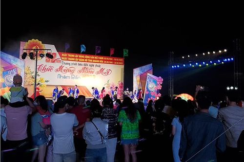 Người dân Nha Trang đón năm mới Nhâm Dần 2022