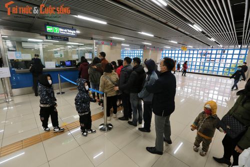 Thú vui mới ngày Tết: Người Hà Nội trải nghiệm đường sắt trên cao