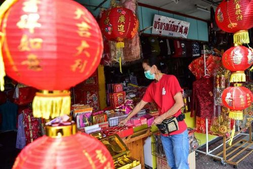 Các gia đình Đông Nam Á 'thắt chặt chi tiêu' ngày Tết