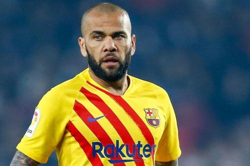 Barca gạch tên Dani Alves ở danh sách dự Europa League
