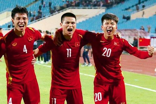 Tuyển Việt Nam tìm thấy ánh sáng từ thay đổi trước Trung Quốc