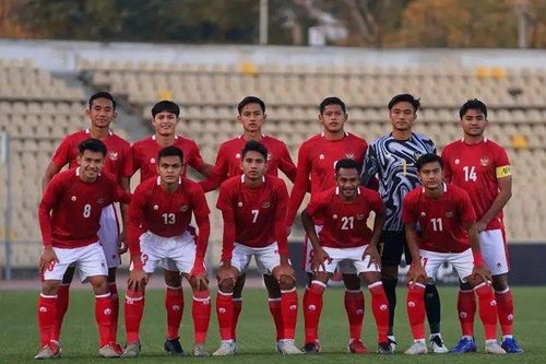 HLV Shin gọi Ronaldo Kwateh, Beckham Putra cho U23 Indonesia
