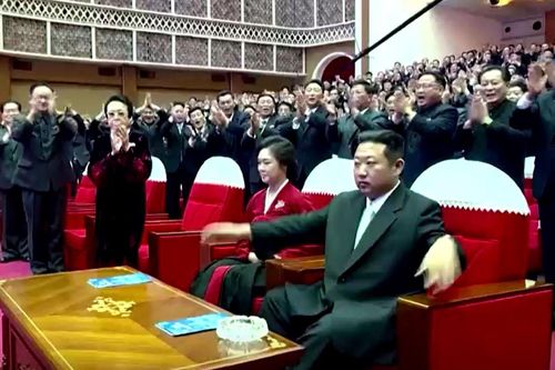 Sự xuất hiện hiếm thấy của bà Kim Kyong Hui