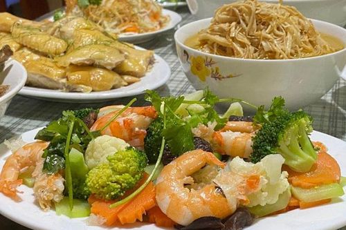Giai nhân Hà Thành gìn giữ hồn mâm cỗ Tết xưa