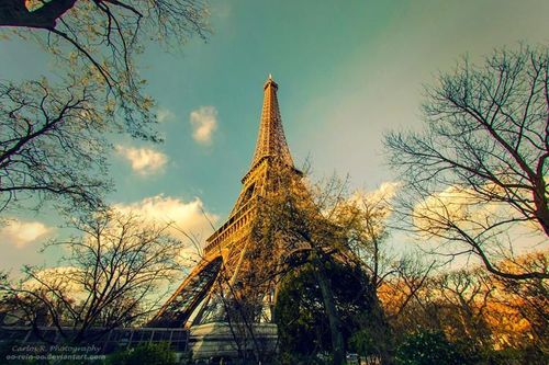 Tháp Eiffel có mấy tầng, được đặt theo tên của ai?