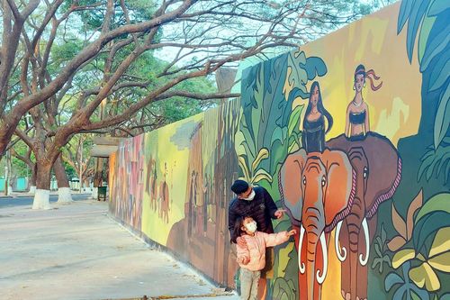 Đặc trưng văn hóa Tây Nguyên qua bức họa đường phố thu hút du khách