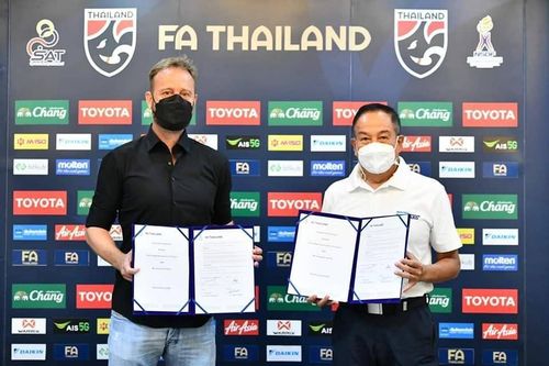 Thái Lan chính thức chốt tương lai HLV Mano Polking