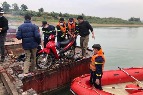 Thanh Hóa: Ngã cầu phao trên sông Mã lúc rạng sáng, 1 người tử vong